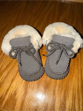 Baby Ugg Plush Lined Moccasin Booties in grey/ brown